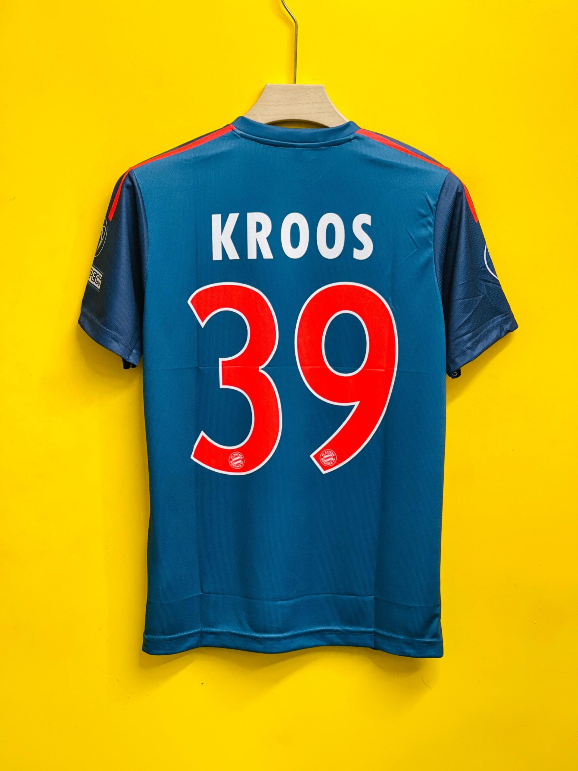 BAYERN MUNICH 2013/14 RETRO TONI KROOS - Image 4