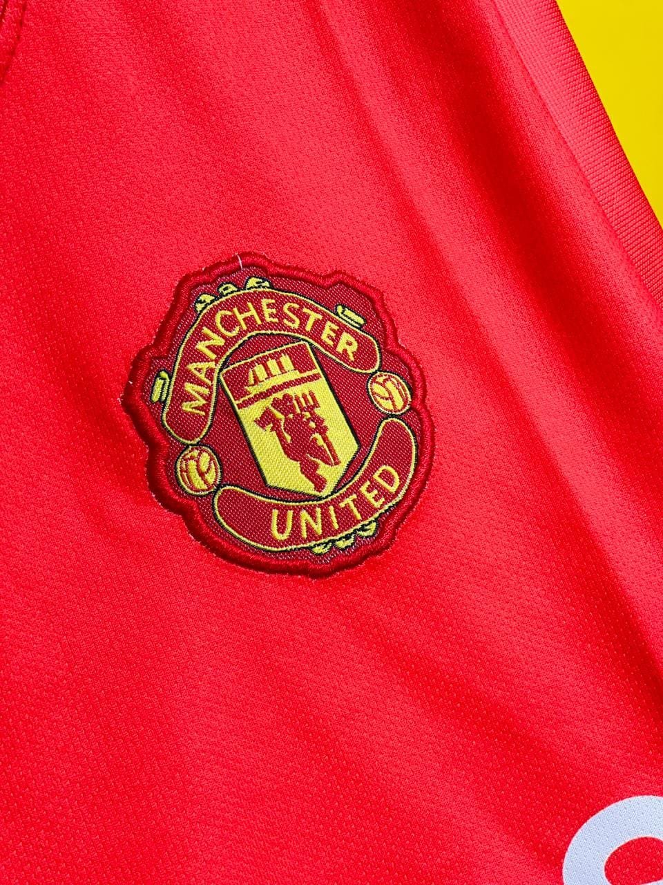MAN UNITED 2024-25 SLEEVELESS TRAINING KIT - Image 3
