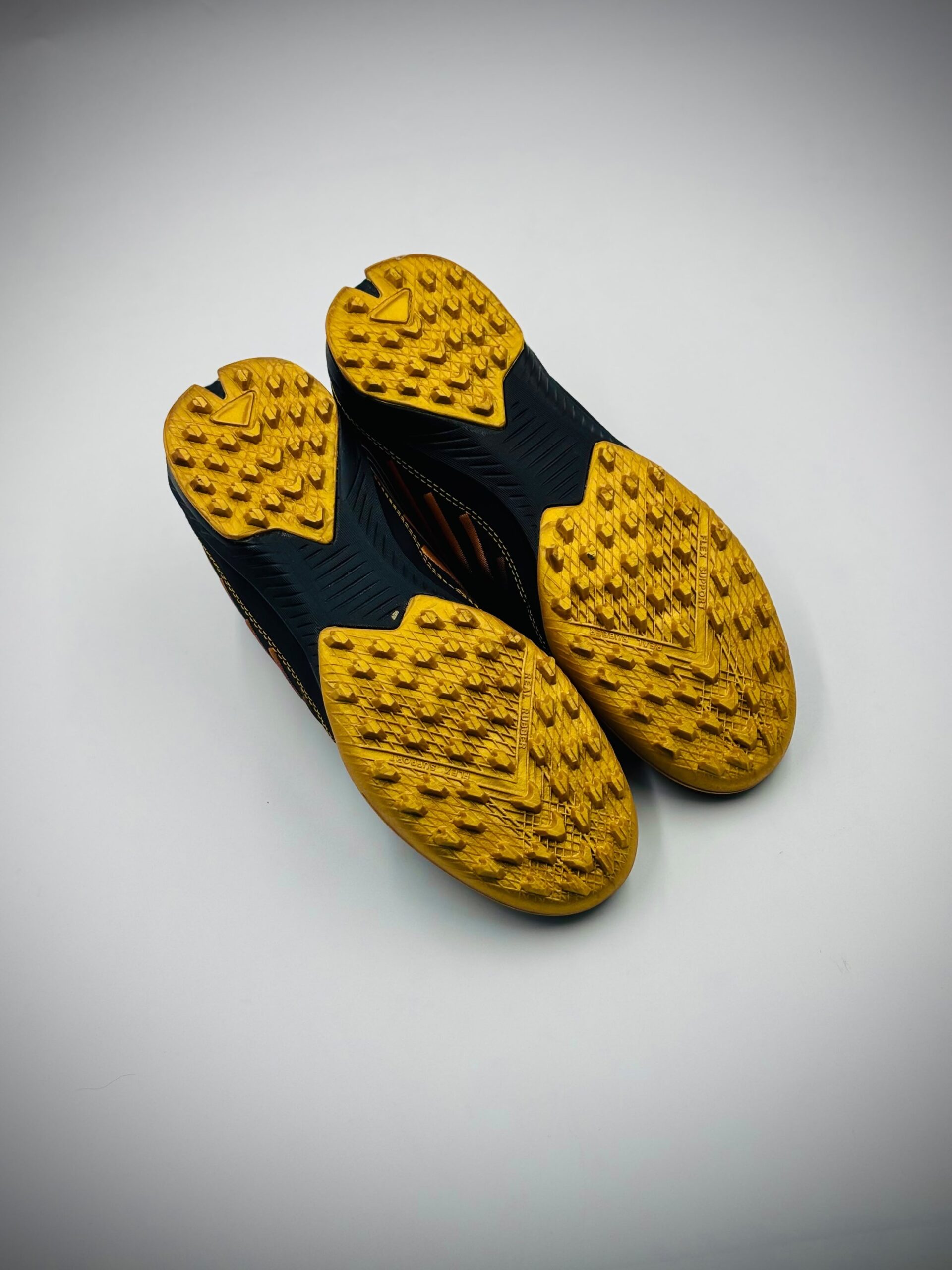 VECTOR X CLASSICO GOLD TURF BOOT - Image 4